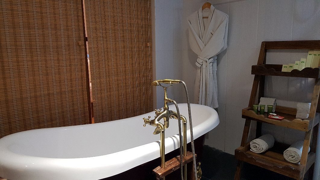 Outdoor Dotsho Hot Stone Bath Center