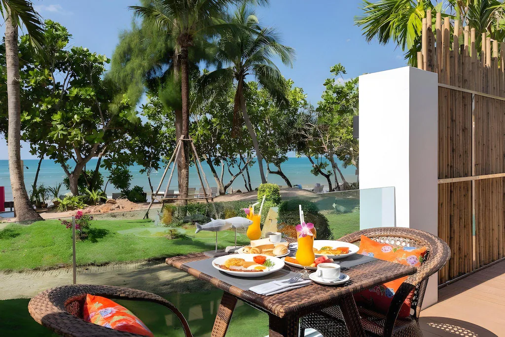 Elegant Beachfront Bungalow