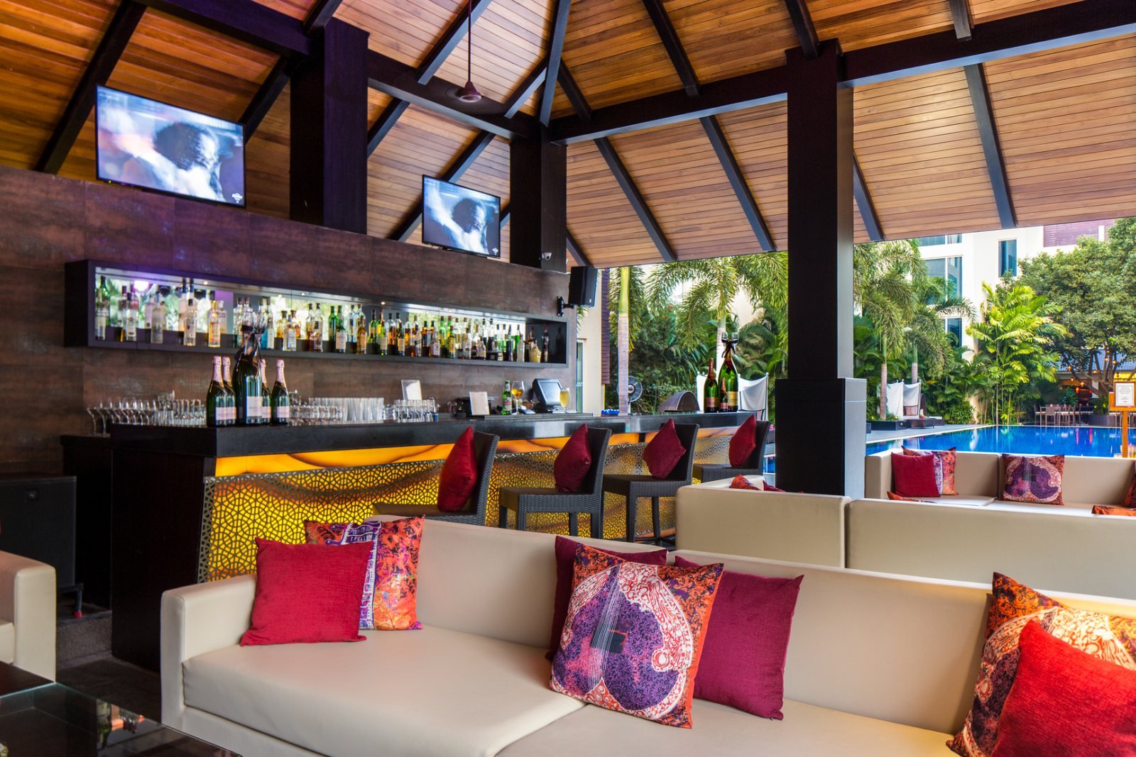 Tonic Pool Bar