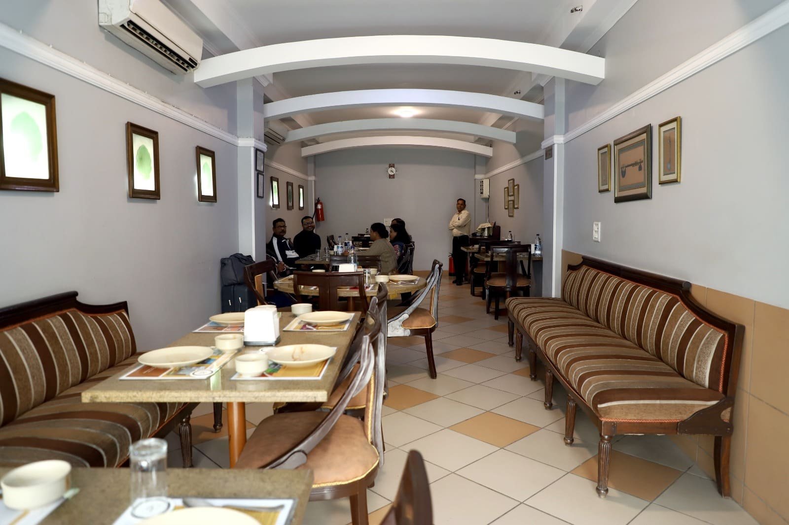 Restaurant & Dining