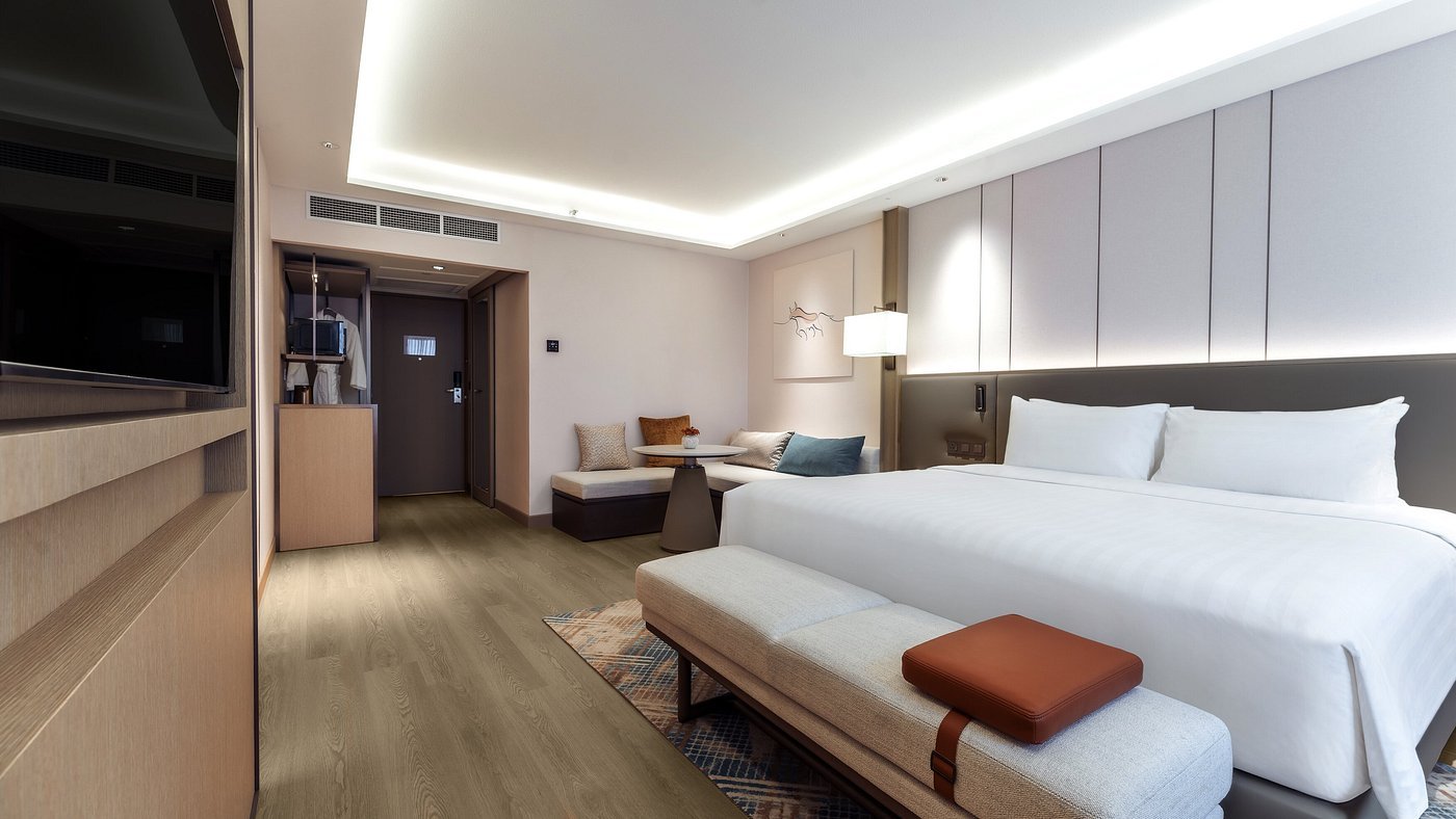 Sleek Deluxe Room and Premium Office Workspace