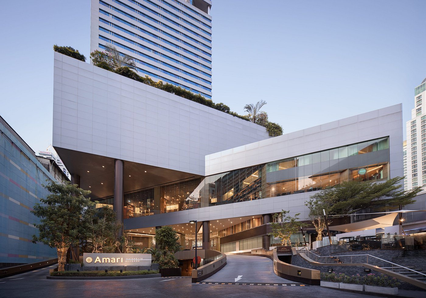 Amari Watergate Hotel Luxury Facade Entrance