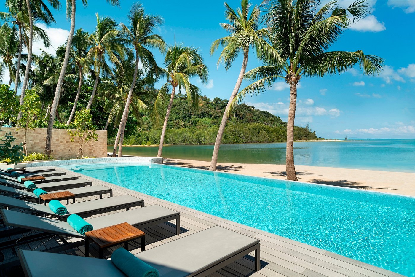 Beachfront Pool & Bay Views