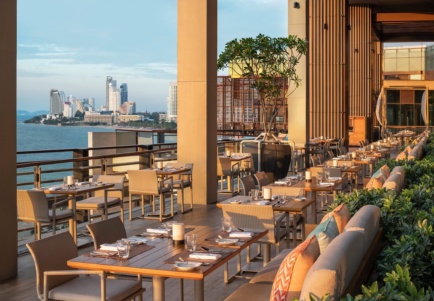 Horizon Rooftop Bar and Restaurant Dining Area