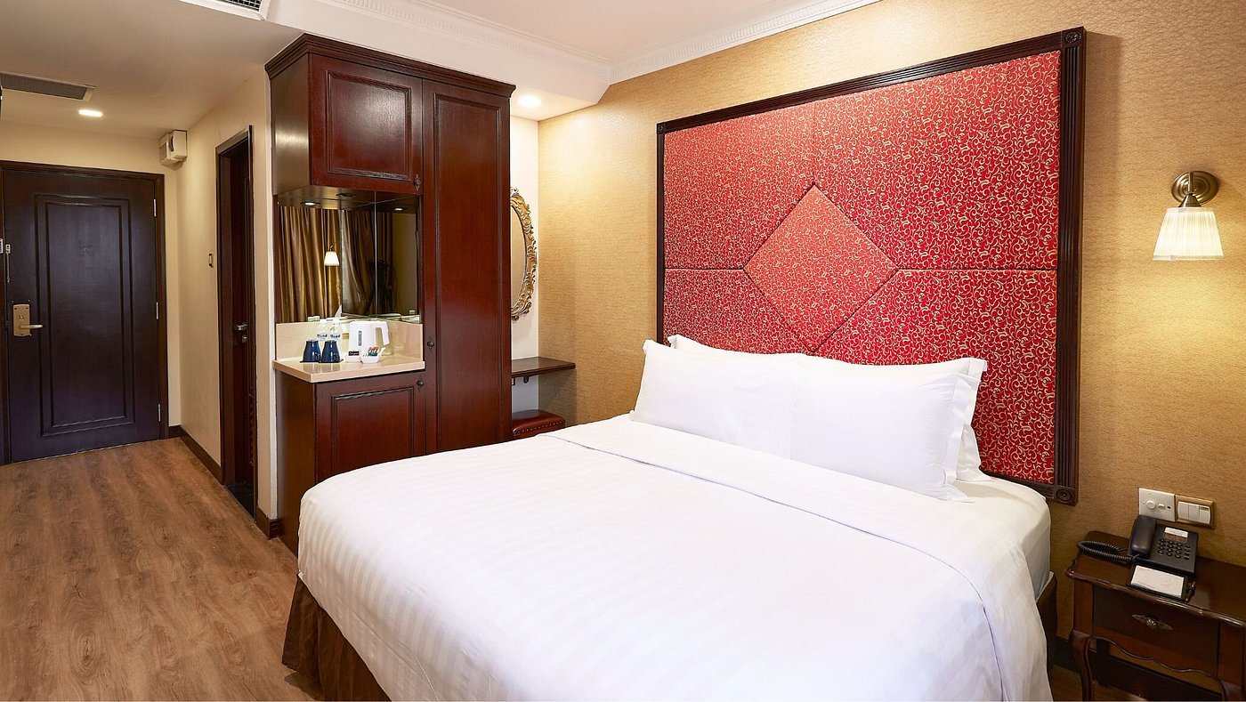Classic Heritage Suite Bedroom with Retro Details