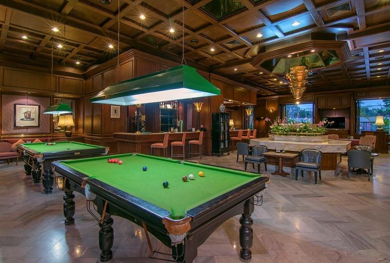 Main Lobby & Lounge