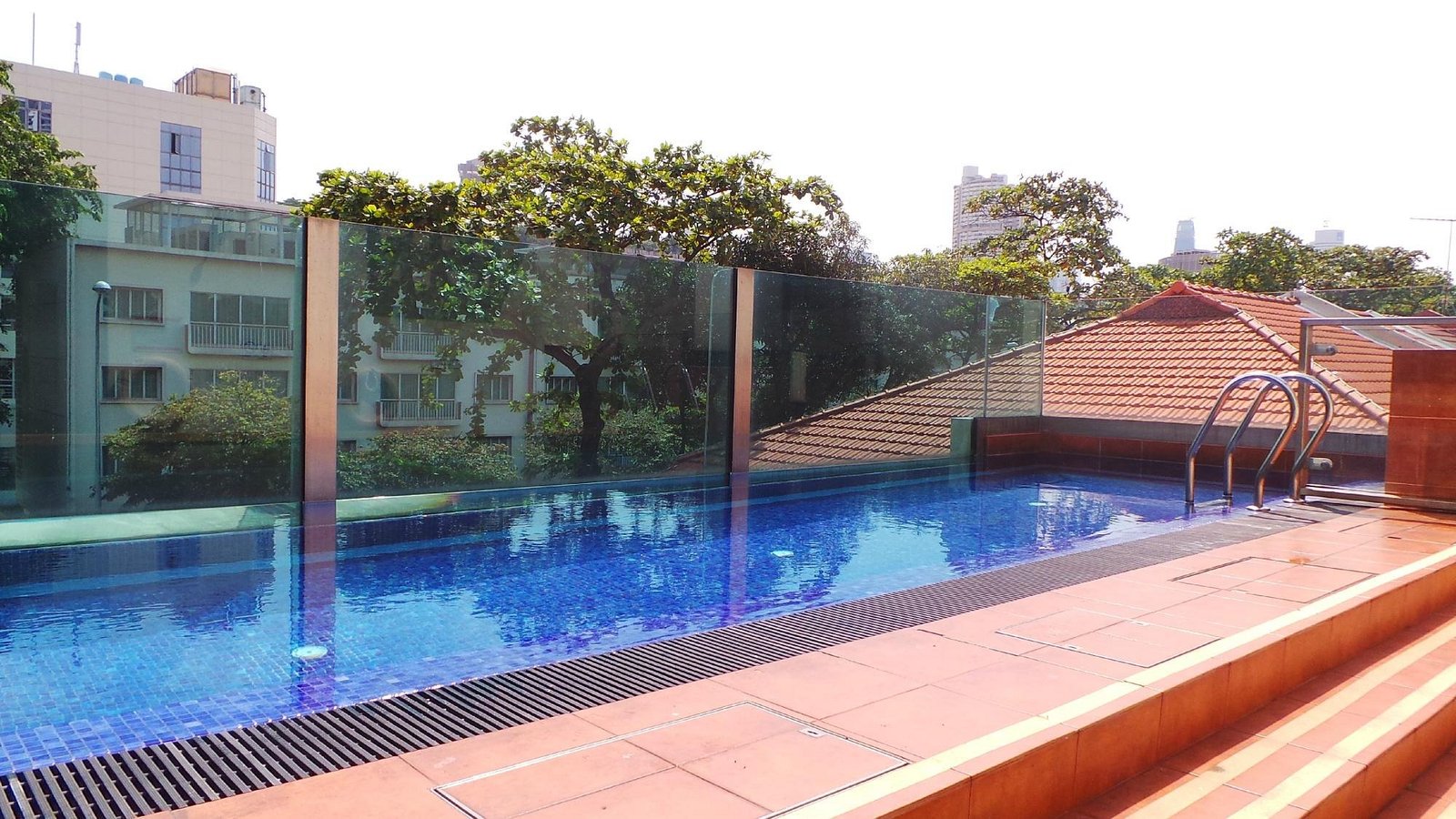 Boutique Outdoor Plunge Pool Area
