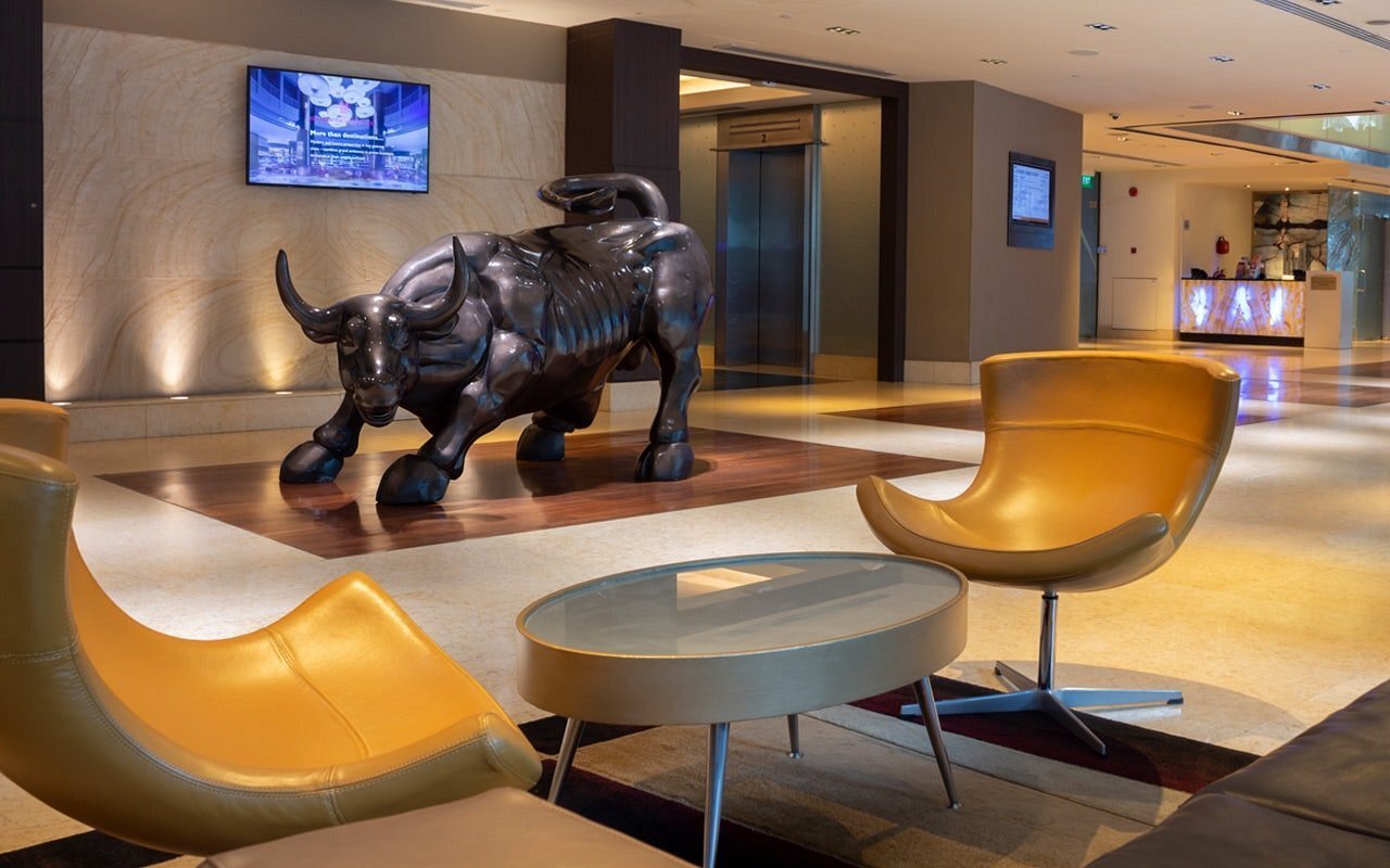 Grand Executive Entrance Lobby and Business Reception