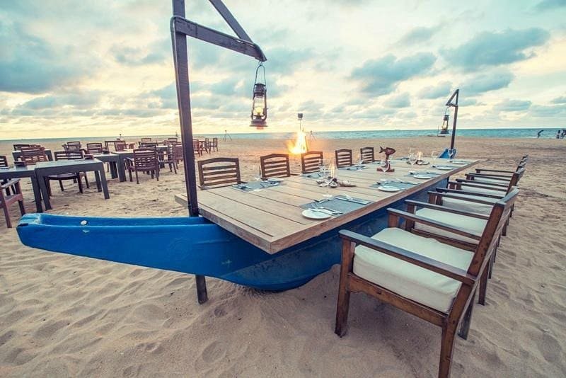 Beachfront Views and Coastal Dining