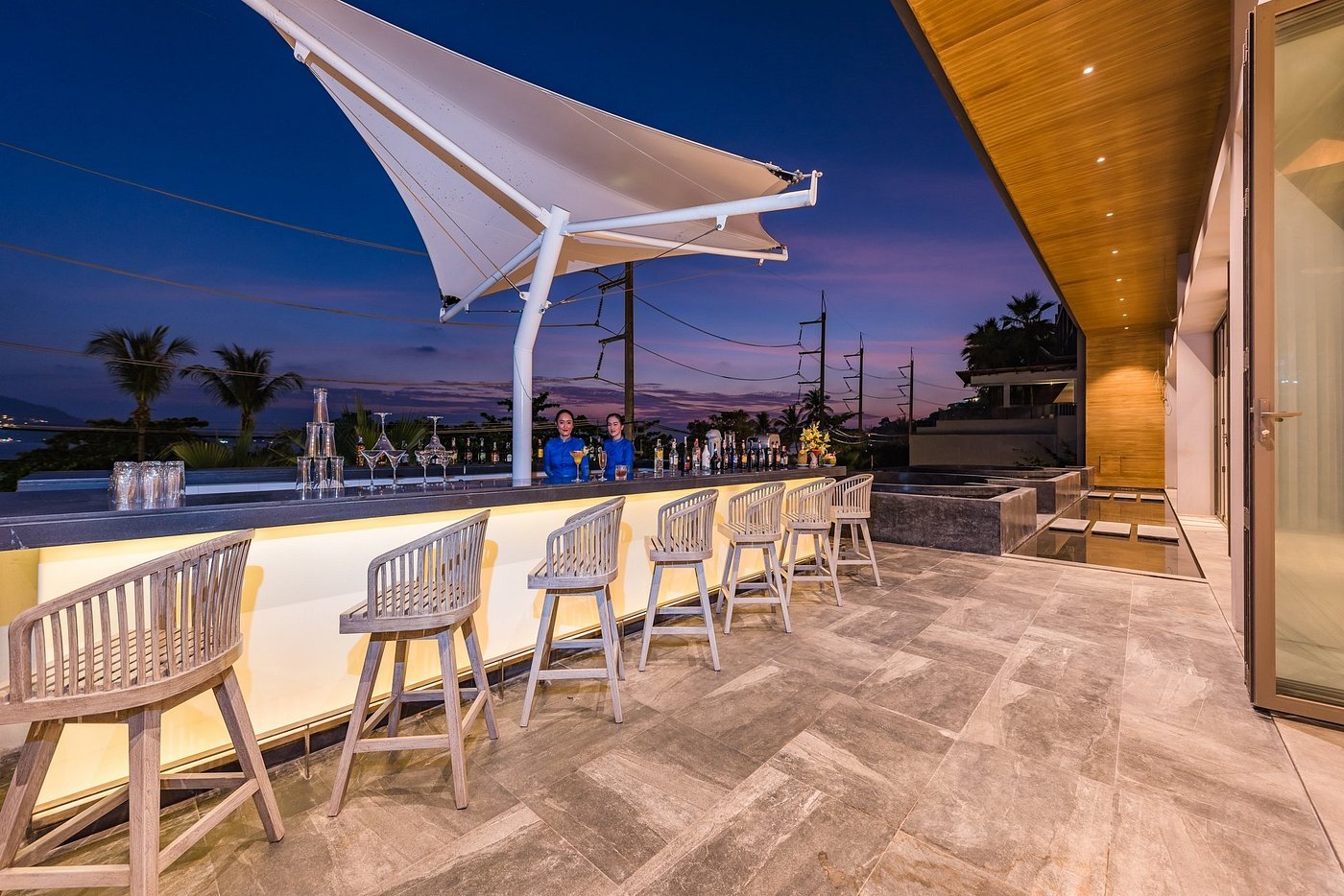 Sunset Grill & Bar
