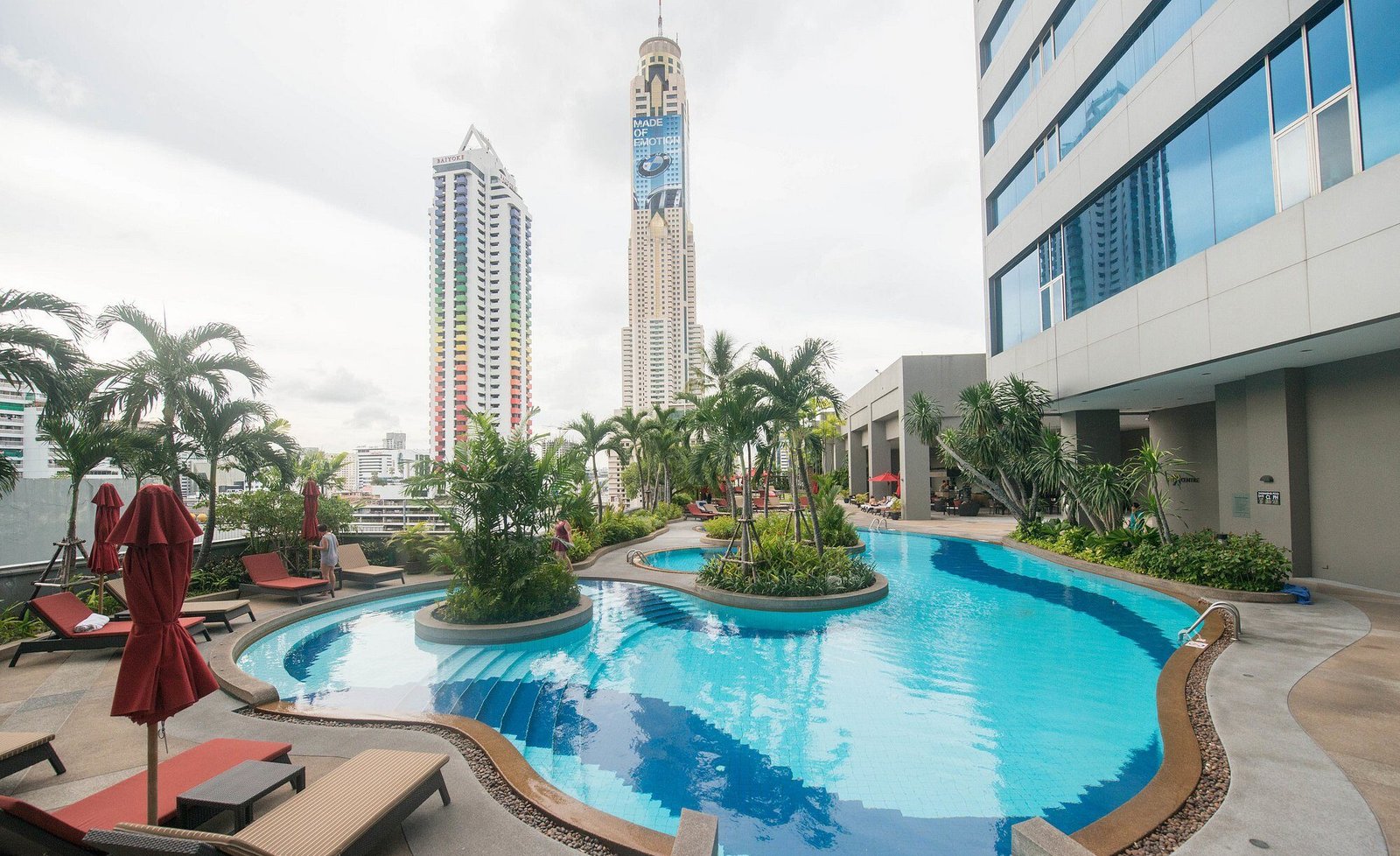 Free-form Outdoor Swimming Pool and Sun Deck