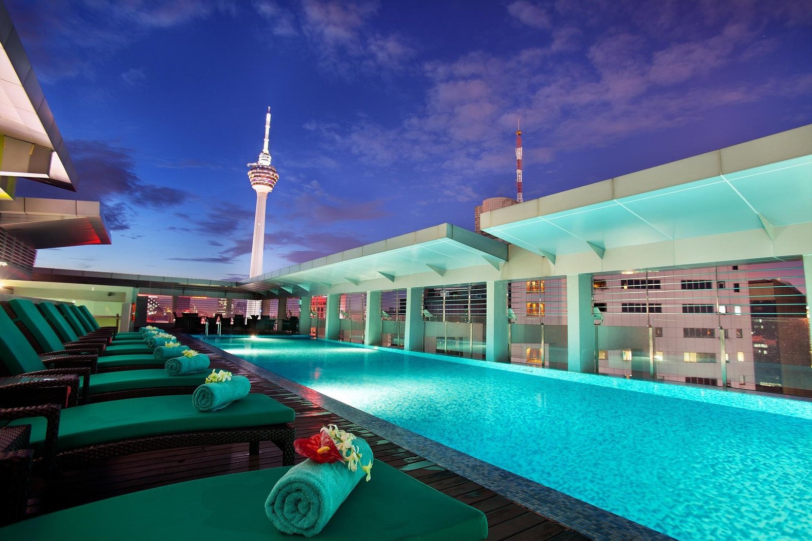 Rooftop Swimming Pool overlooking KL Skyline