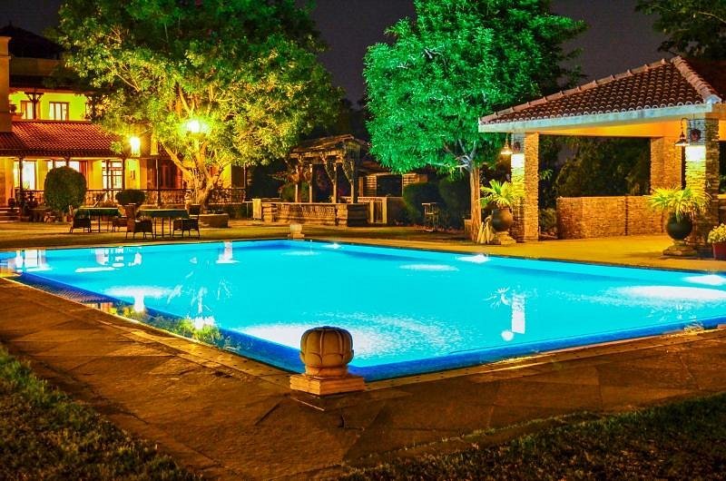 Sprawling Outdoor Pool