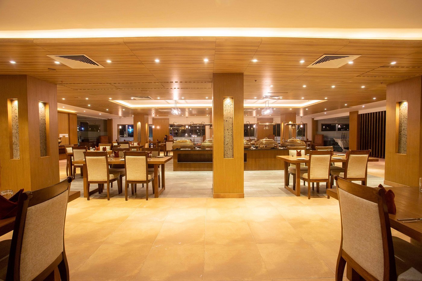 Al Fresco Riverside Dining Setting