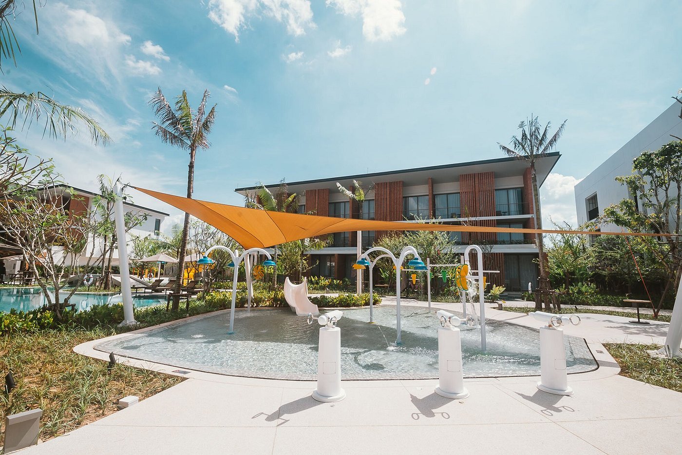 Resort Exterior & Modern Architecture