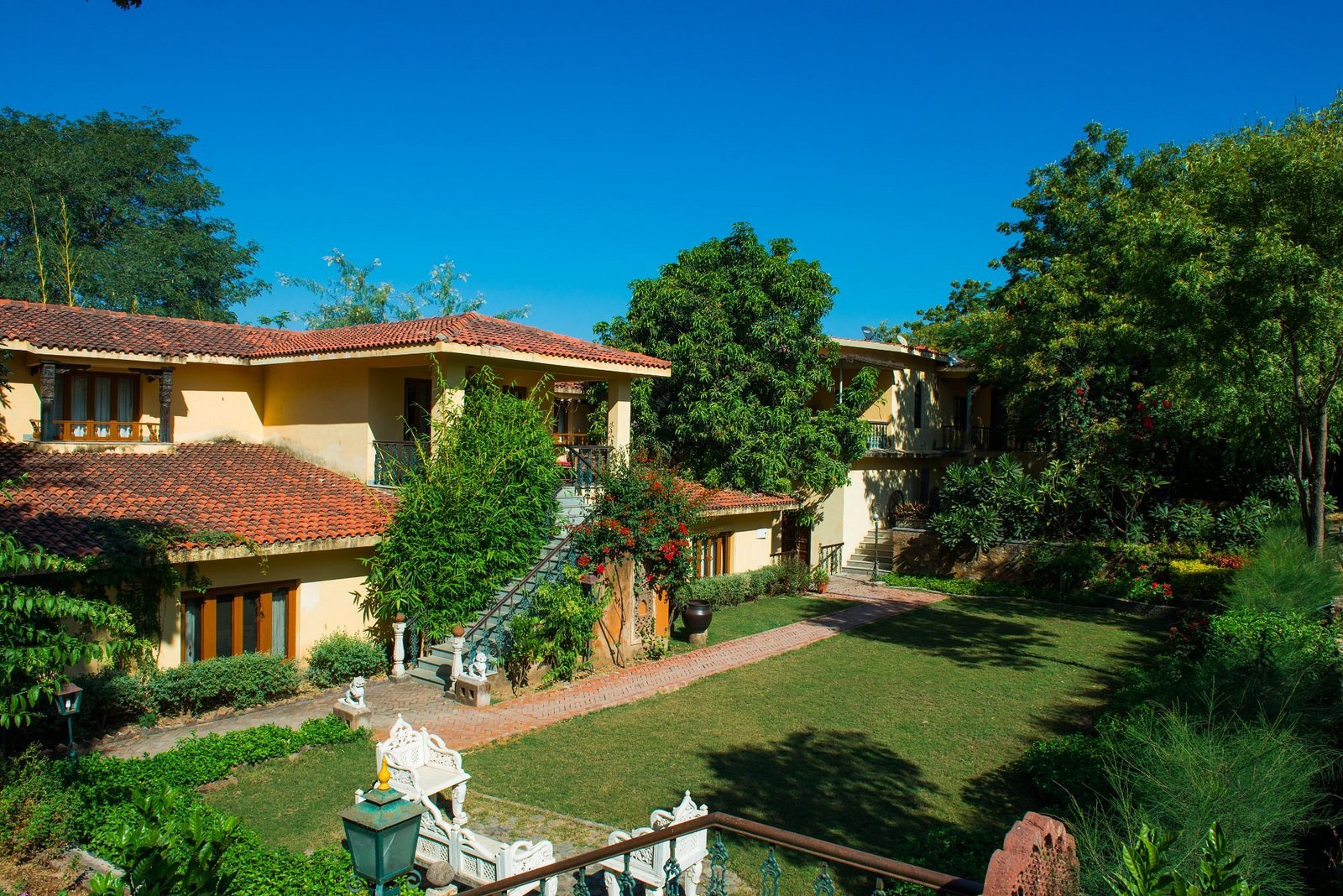 Palace Facade & Courtyard