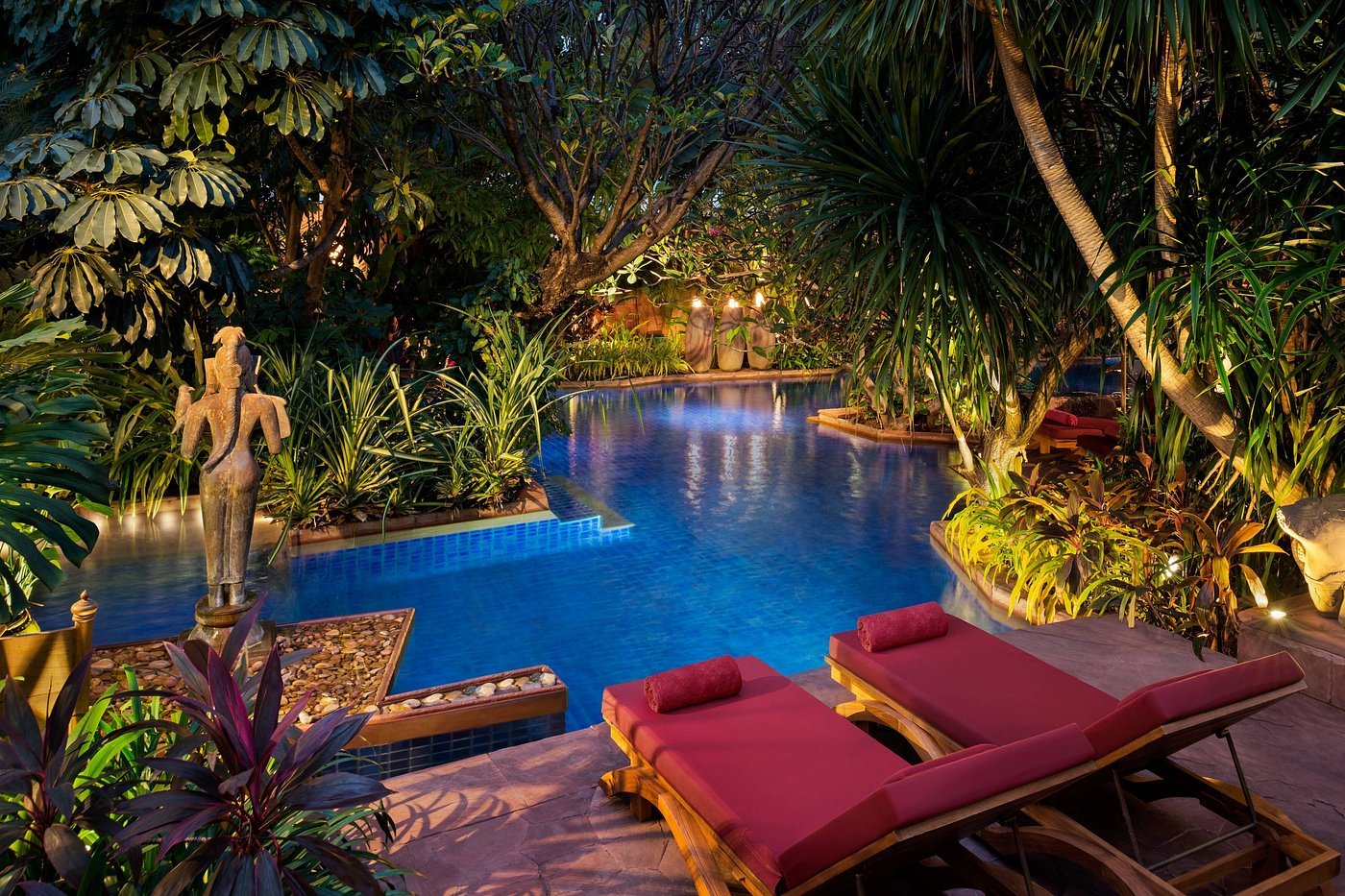 Lush Tropical Oasis Swimming Pool