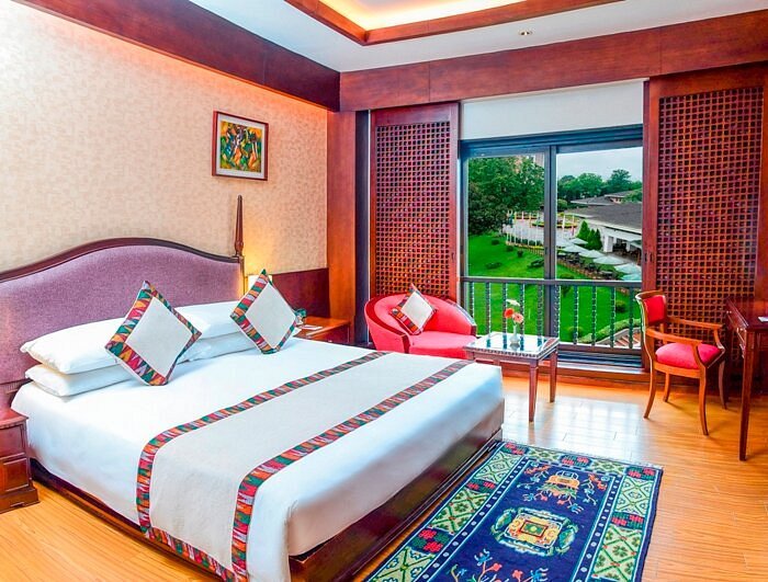 Elegant Deluxe Guest Room Setup and Interior Decor