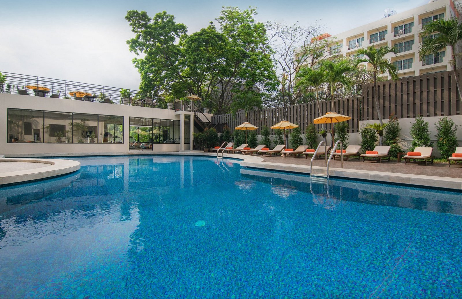 Garden Pool & Sun Decks