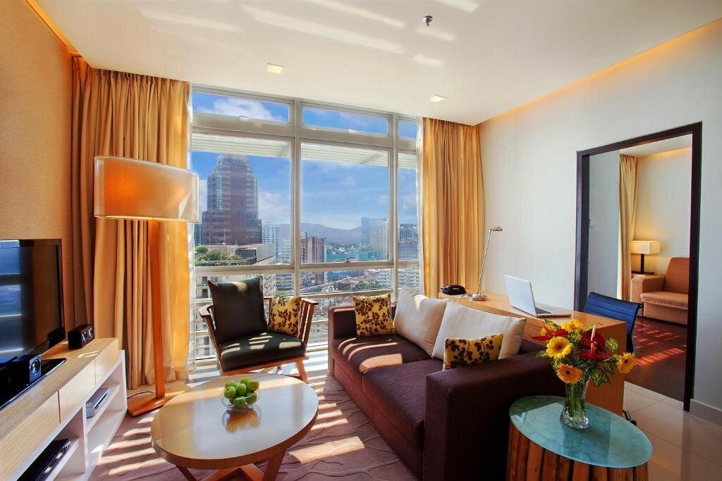 Spacious Living Area with Modern Decor