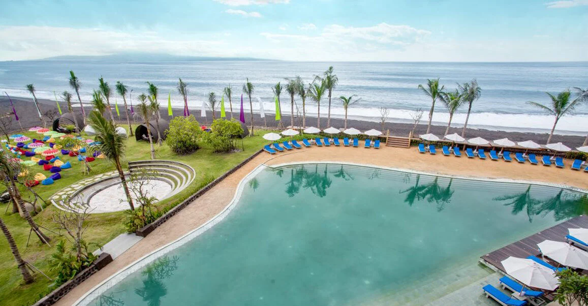 Jivva Beachfront Pool Courtyard
